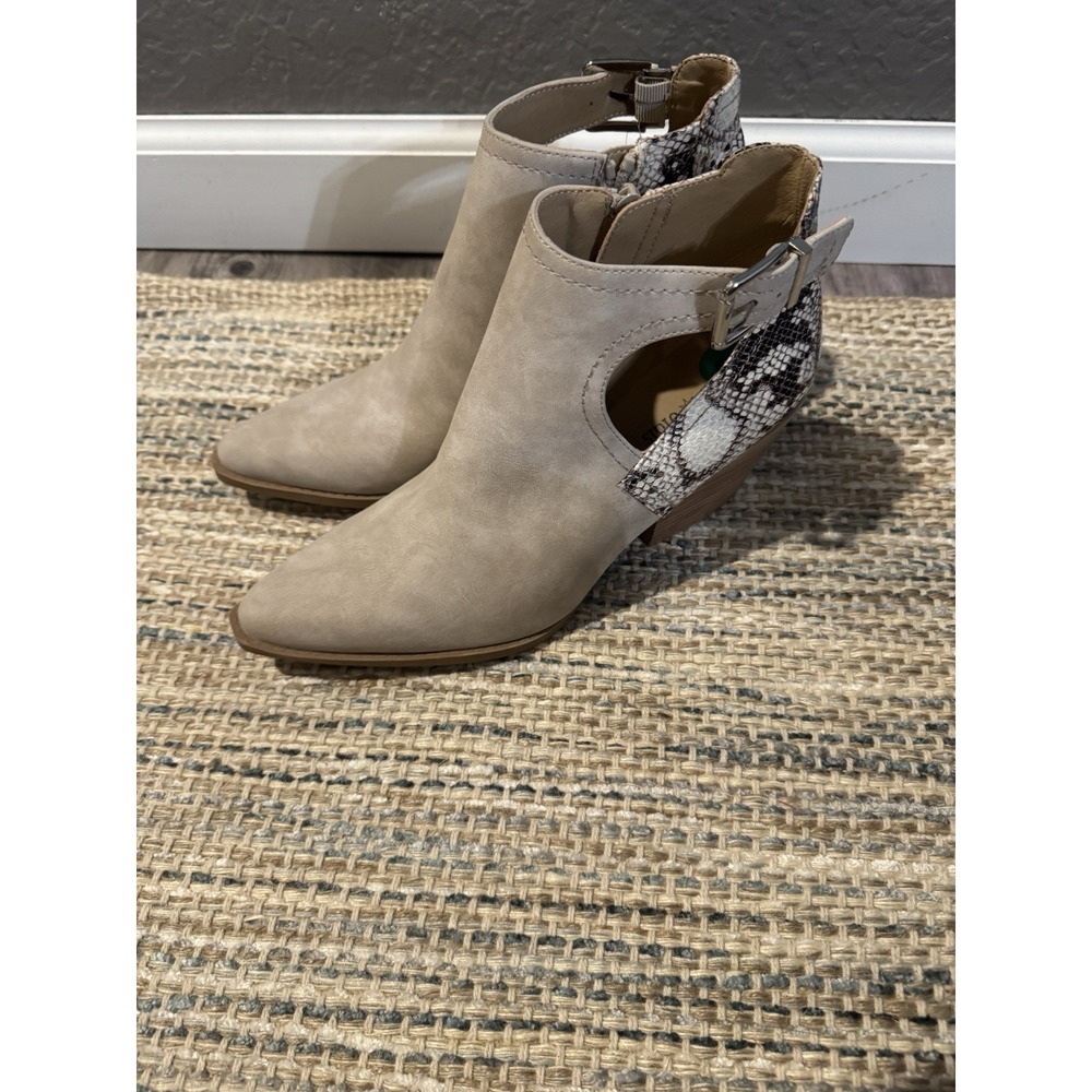 Seven Dials Booties Beige W Snake Print 8 Nwt